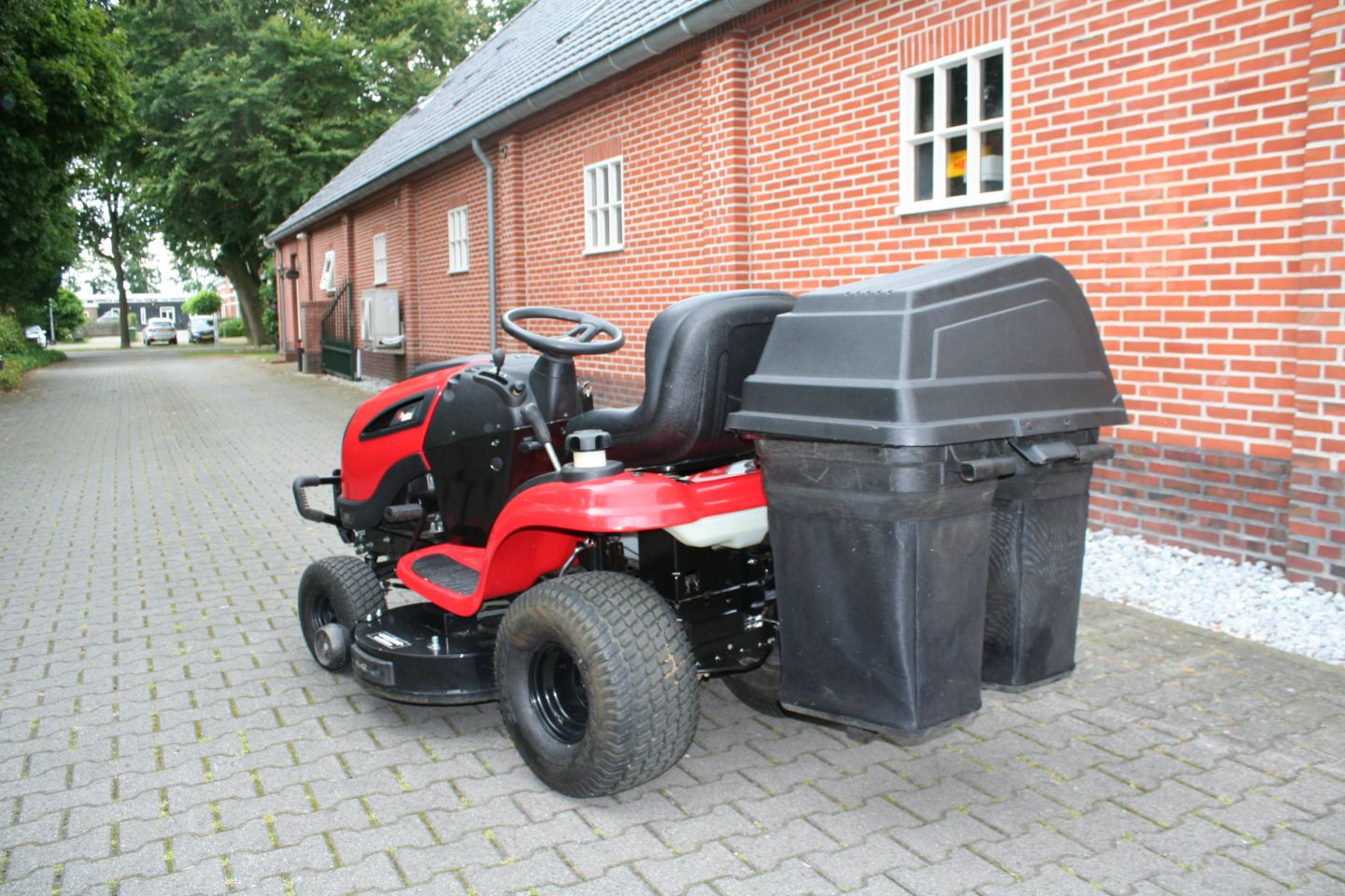 Redmax – Like New Condition