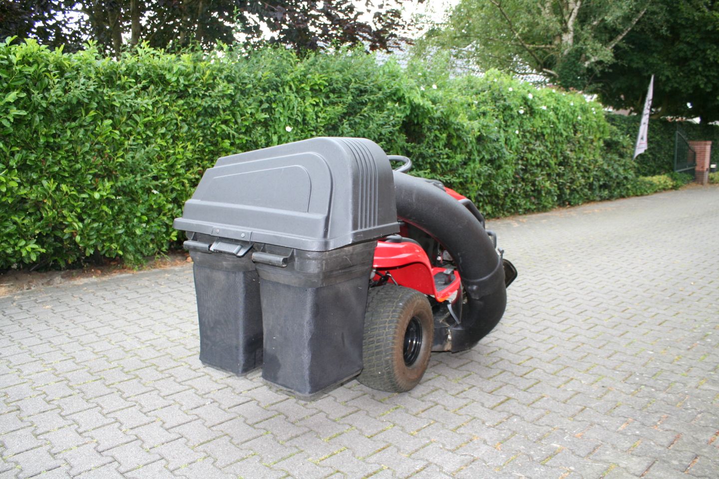 Redmax – Like New Condition