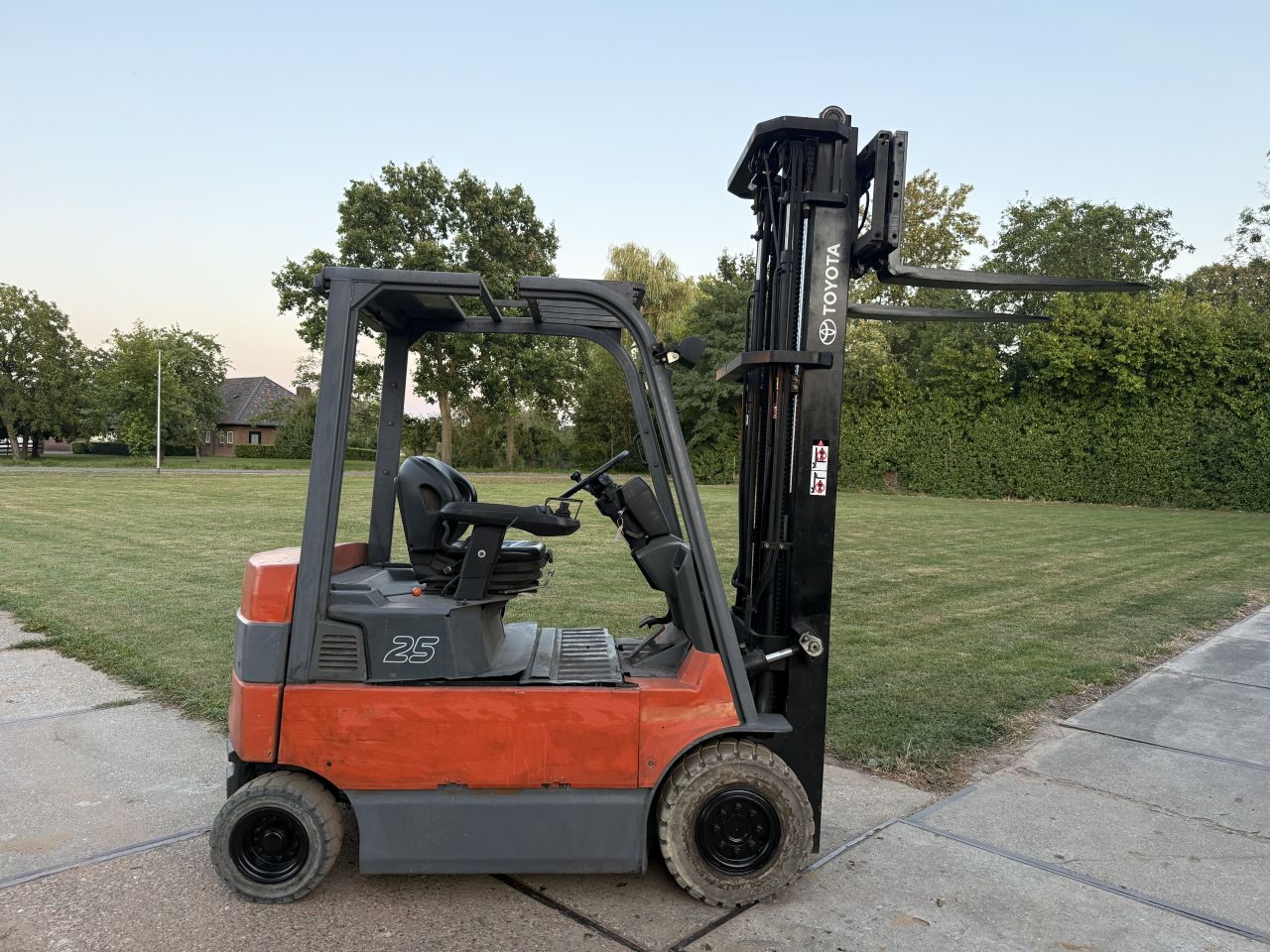 Toyota 2500KG elektrisch triplo 6.5M freelift Sideshift