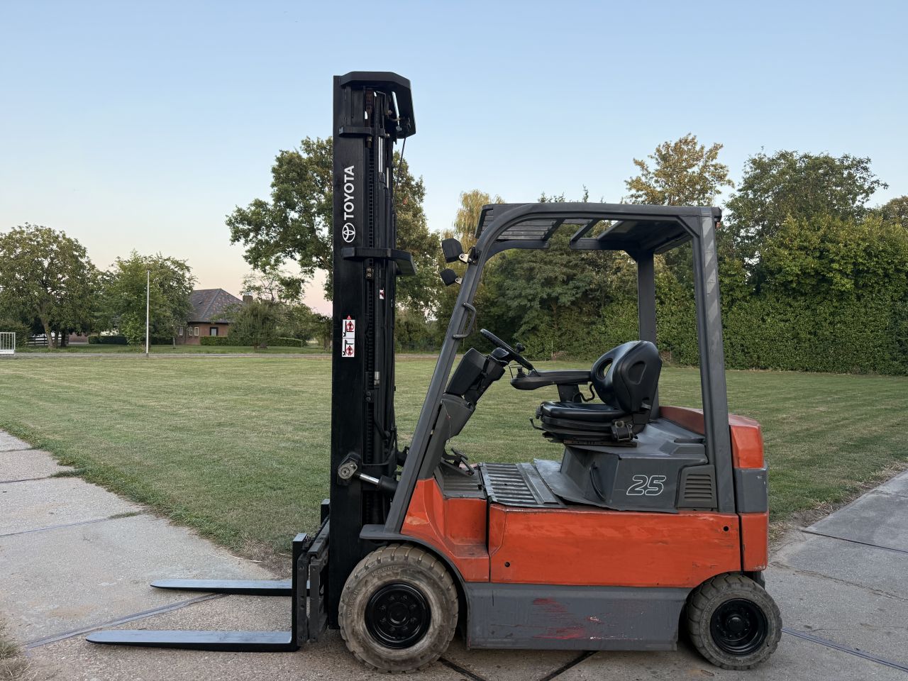 Toyota 2500KG elektrisch triplo 6.5M freelift Sideshift
