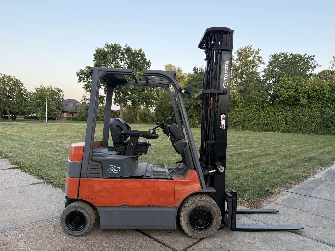 Toyota 2500KG elektrisch triplo 6.5M freelift Sideshift