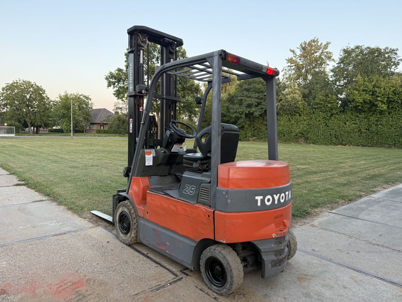 Toyota 2500KG elektrisch triplo 6.5M freelift Sideshift