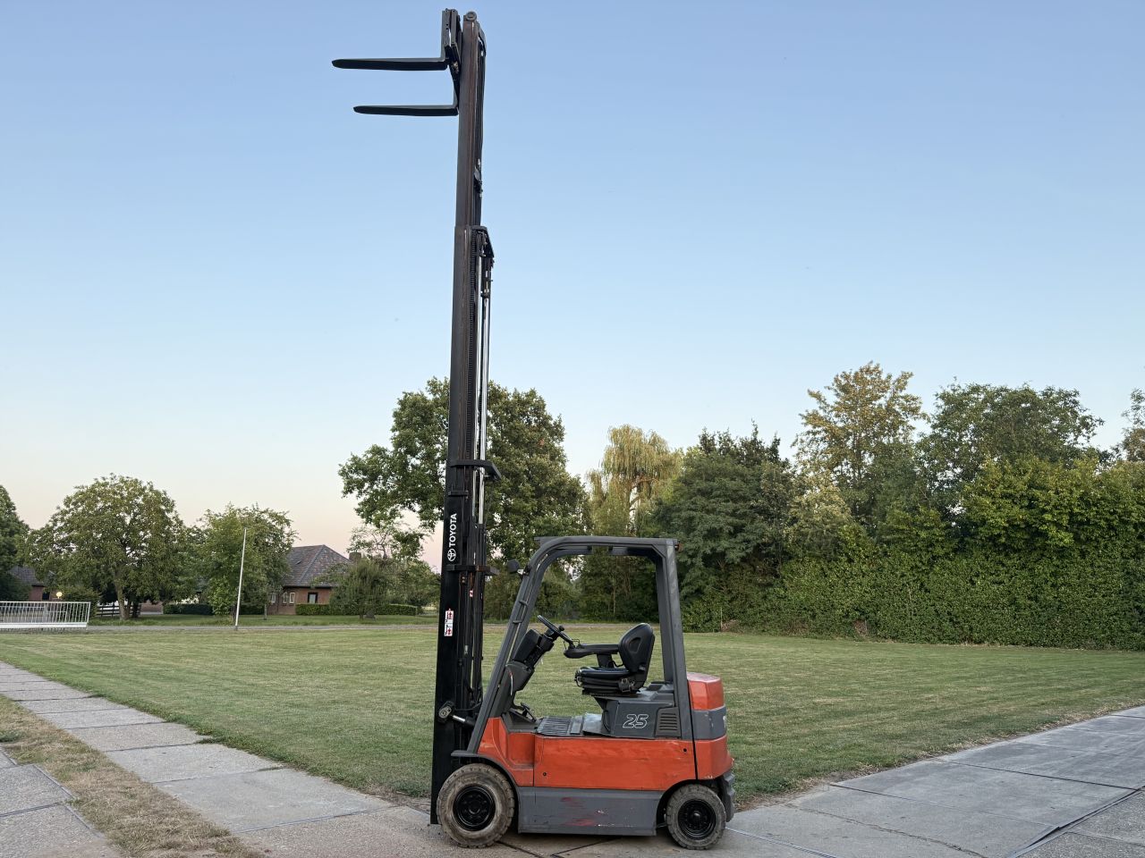 Toyota 2500KG elektrisch triplo 6.5M freelift Sideshift