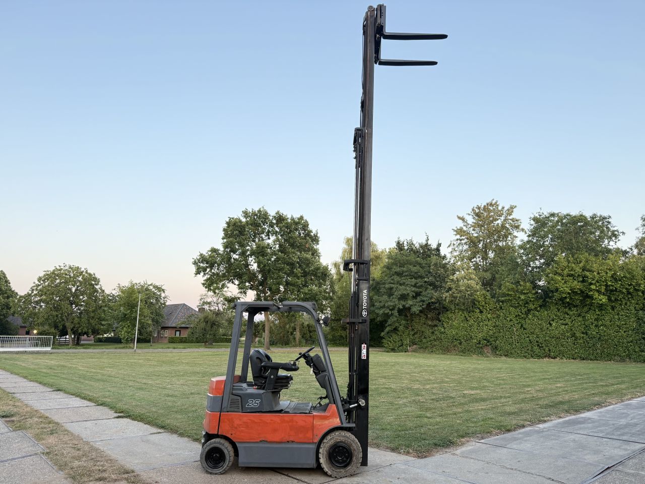 Toyota 2500KG elektrisch triplo 6.5M freelift Sideshift