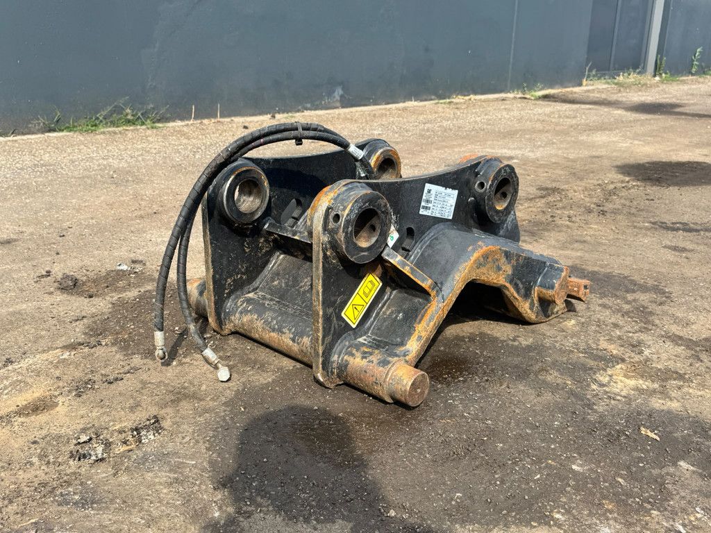 Caterpillar Quick coupler CW 20