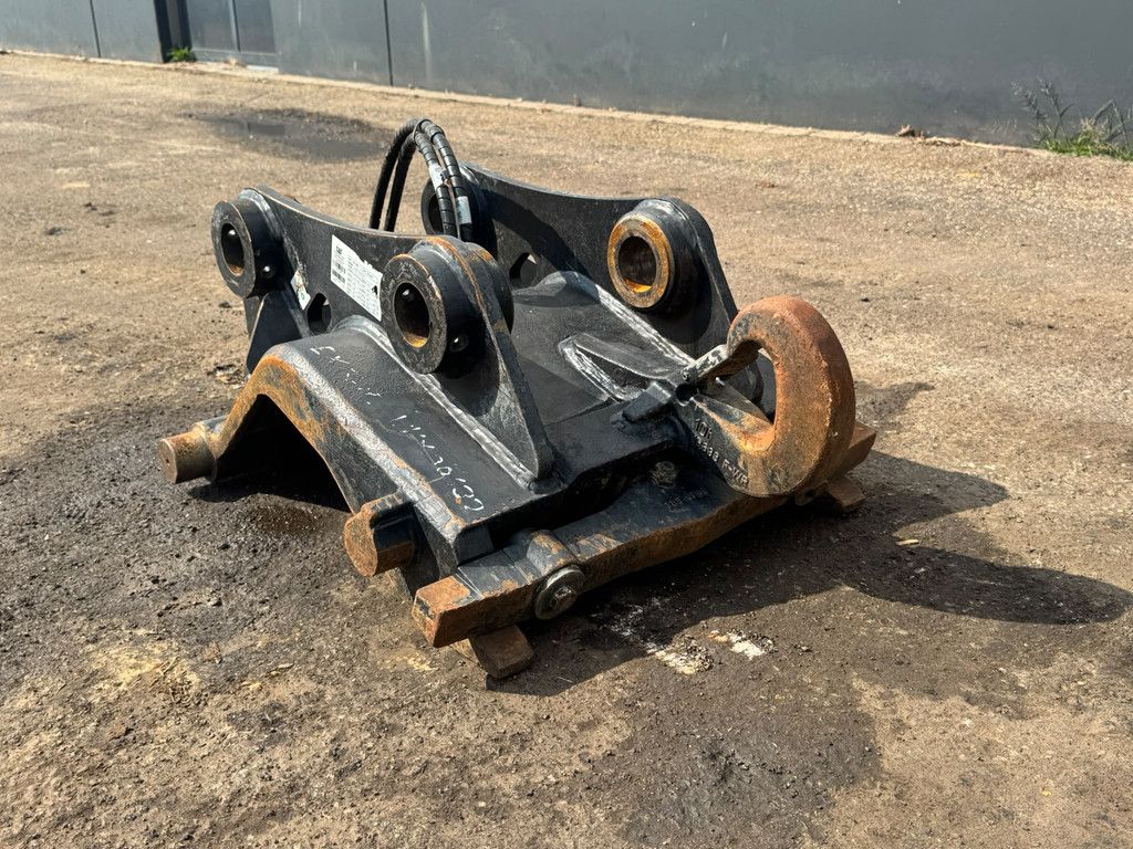 Caterpillar Quick coupler CW 20