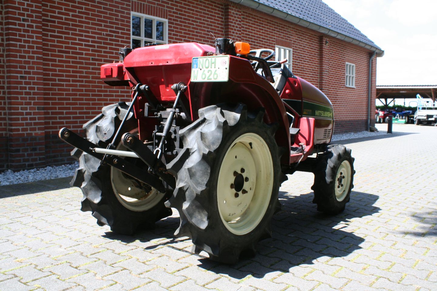 Mitsubishi MT165