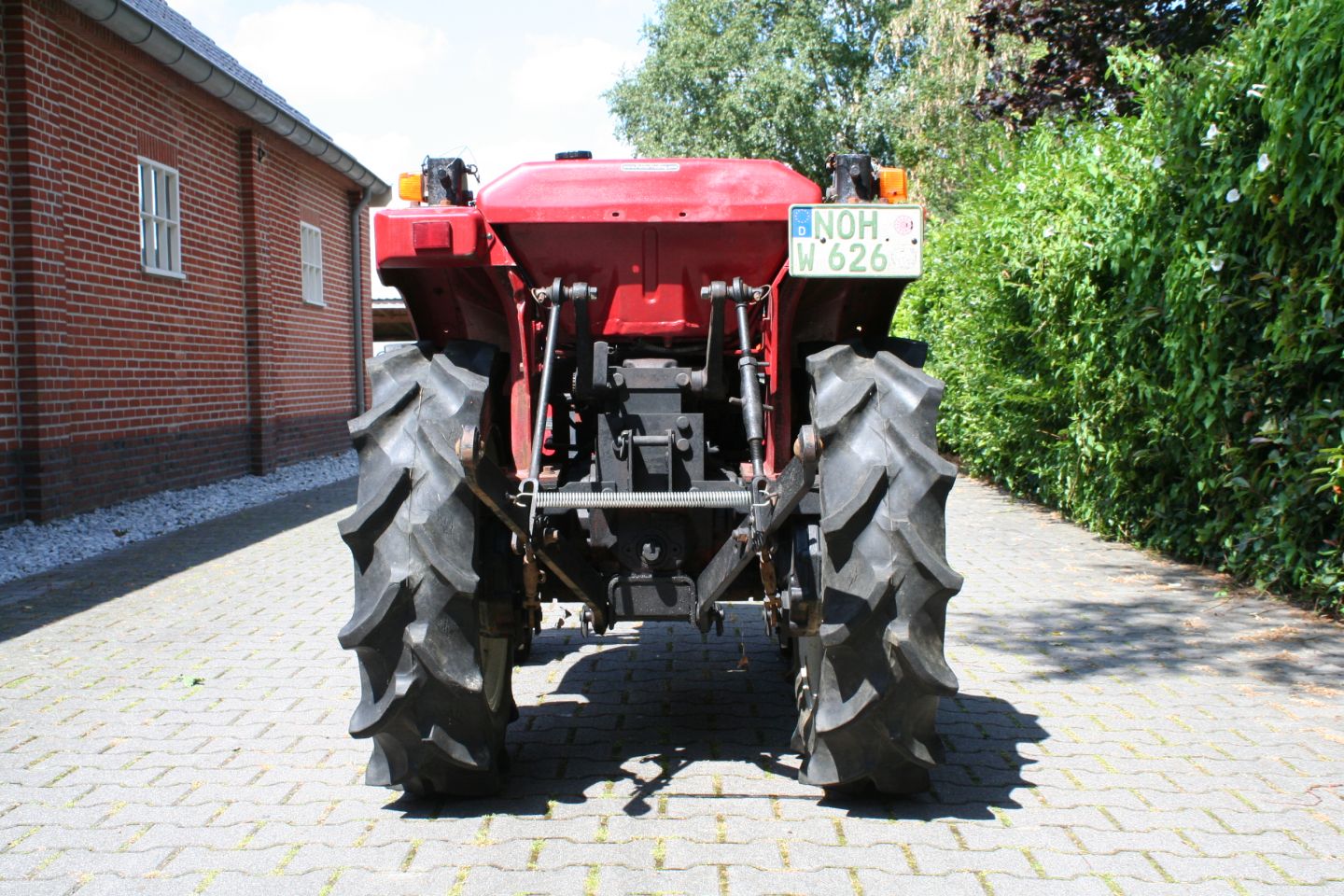Mitsubishi MT165