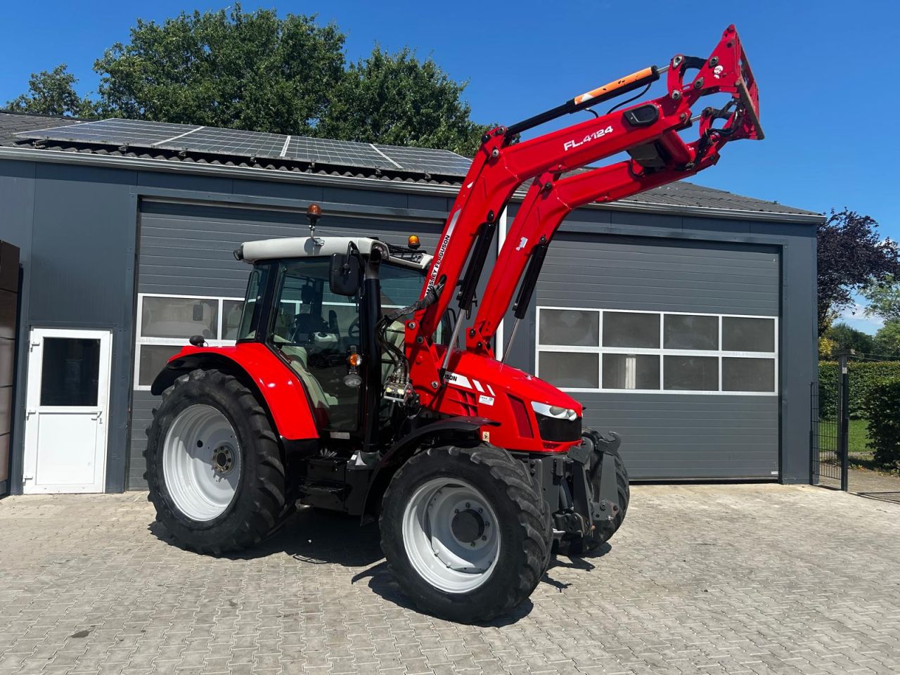 Massey ferguson 5713SL Dyna 6