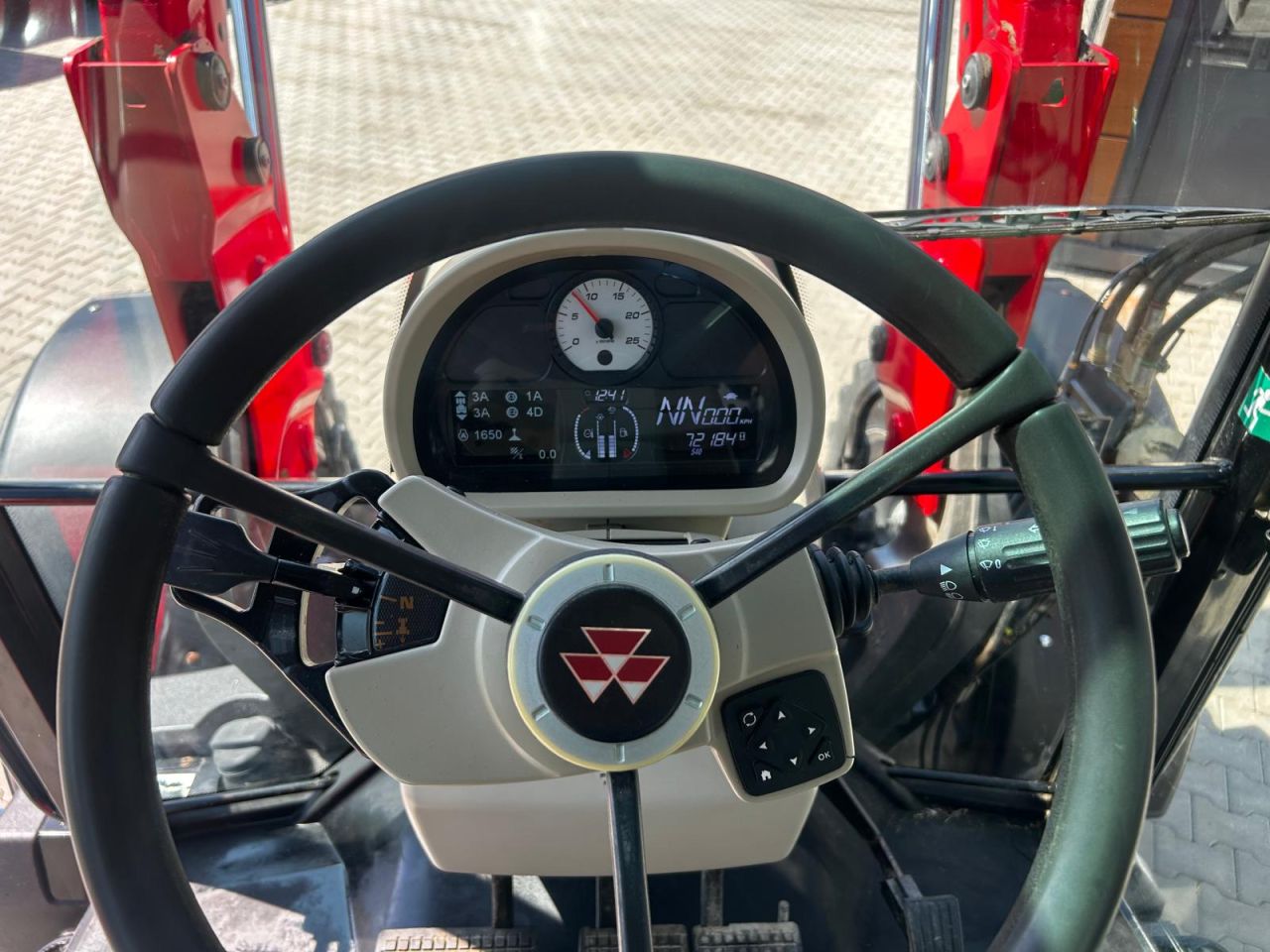 Massey ferguson 5713SL Dyna 6