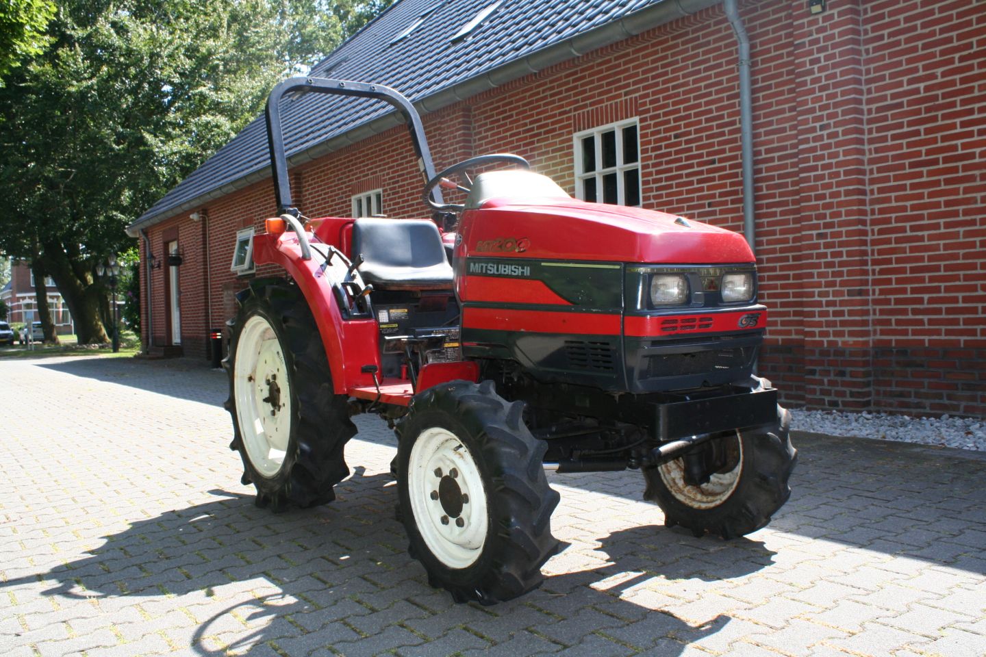 Mitsubishi MT200