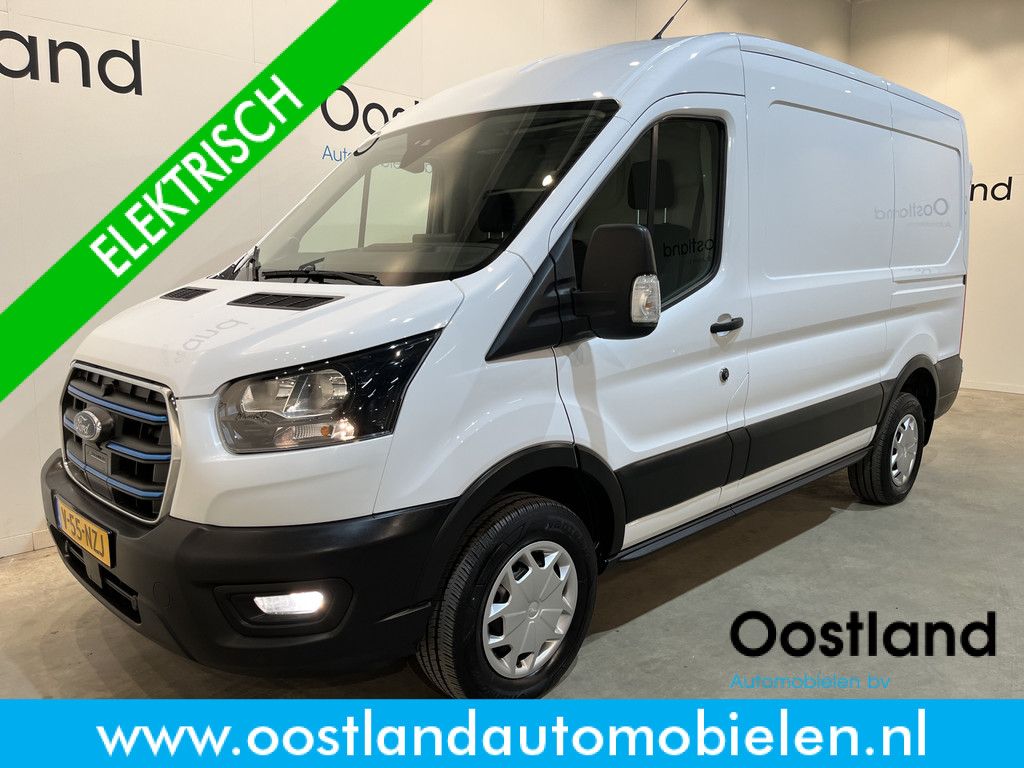Ford E-Transit 390 (3500 kg) L2H2 Trend 68 kWh / 100% Elektrisch !! / Airco / Cruise Control / CarPlay / Camera / Navigatie / 3-Zits / 12.700 KM !!