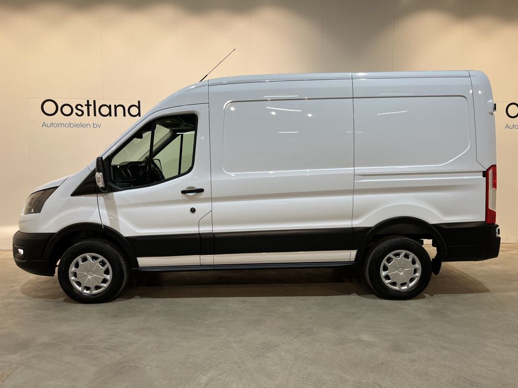 Ford E-Transit 390 (3500 kg) L2H2 Trend 68 kWh / 100% Elektrisch !! / Airco / Cruise Control / CarPlay / Camera / Navigatie / 3-Zits / 12.700 KM !!