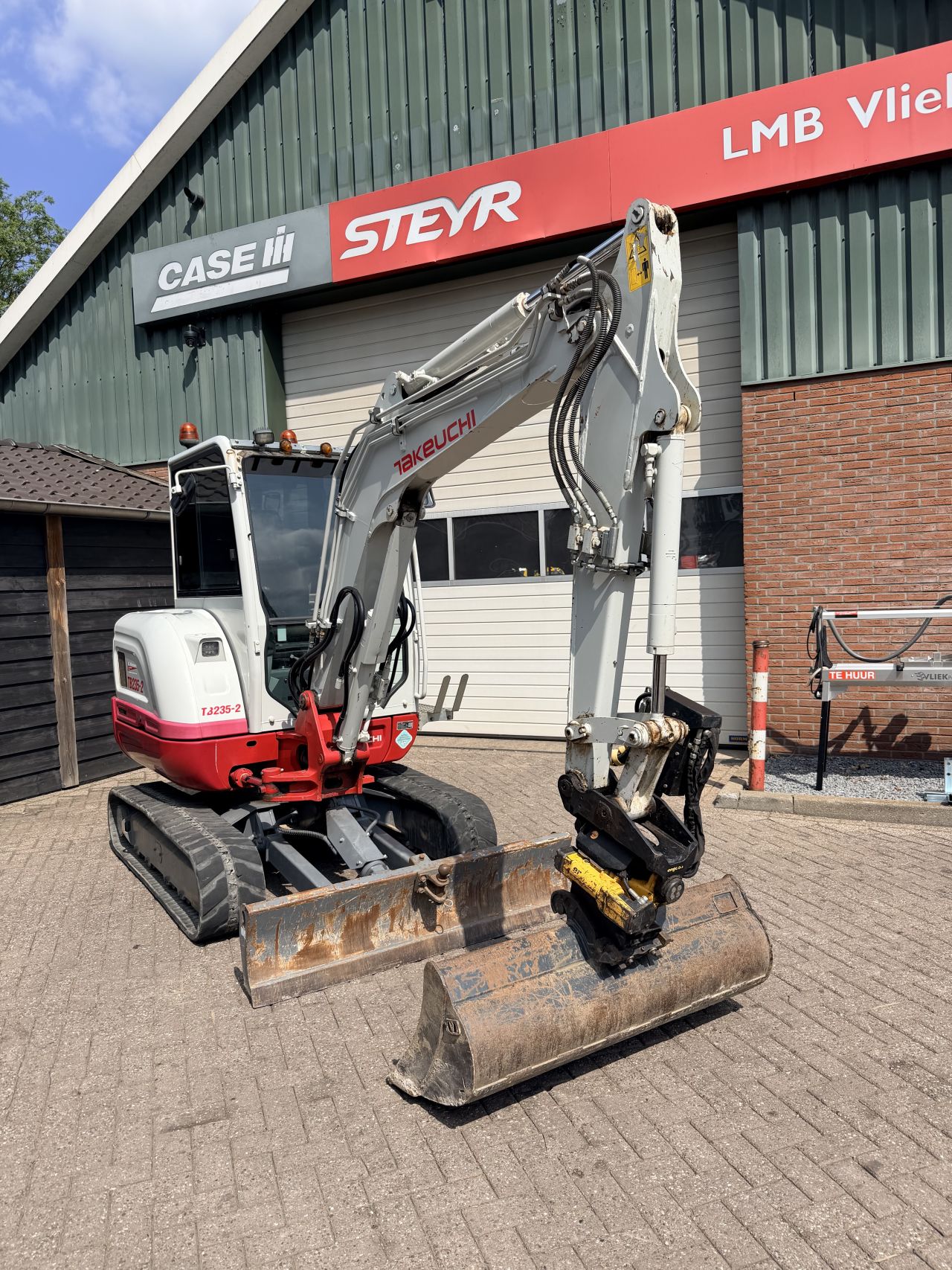 Takeuchi tb235-2 met engcon draaikantelstuk