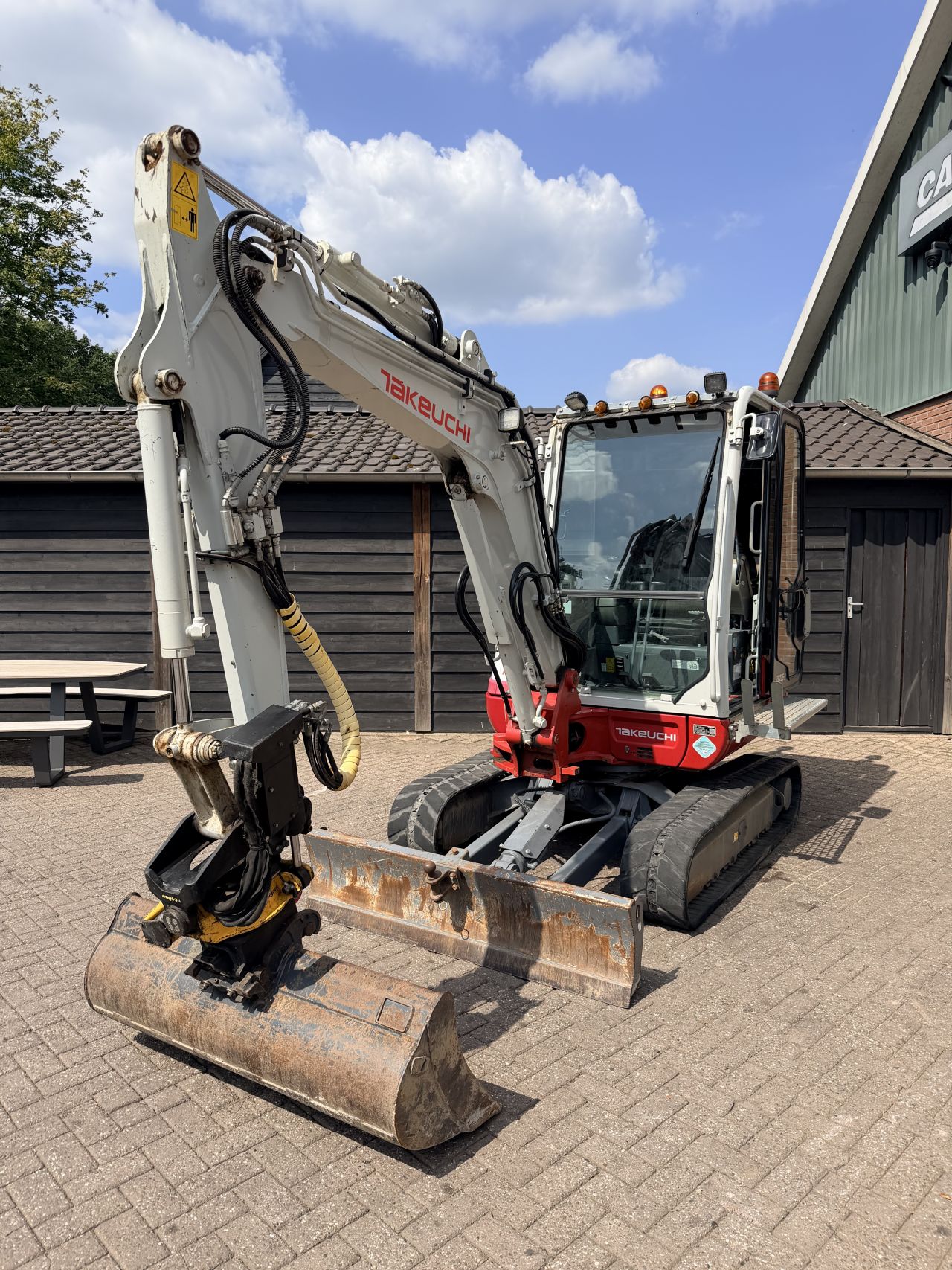 Takeuchi tb235-2 met engcon draaikantelstuk