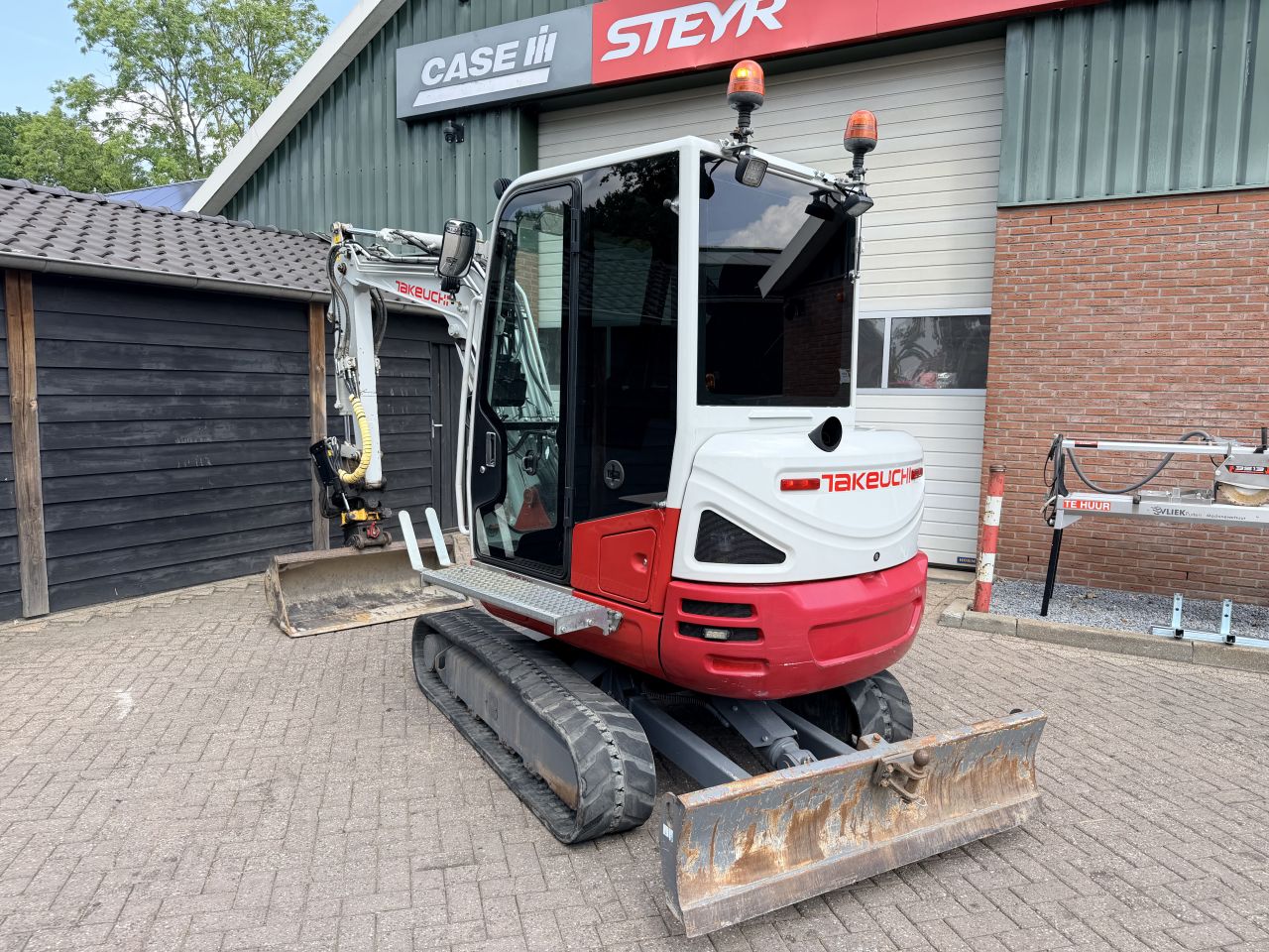 Takeuchi tb235-2 met engcon draaikantelstuk