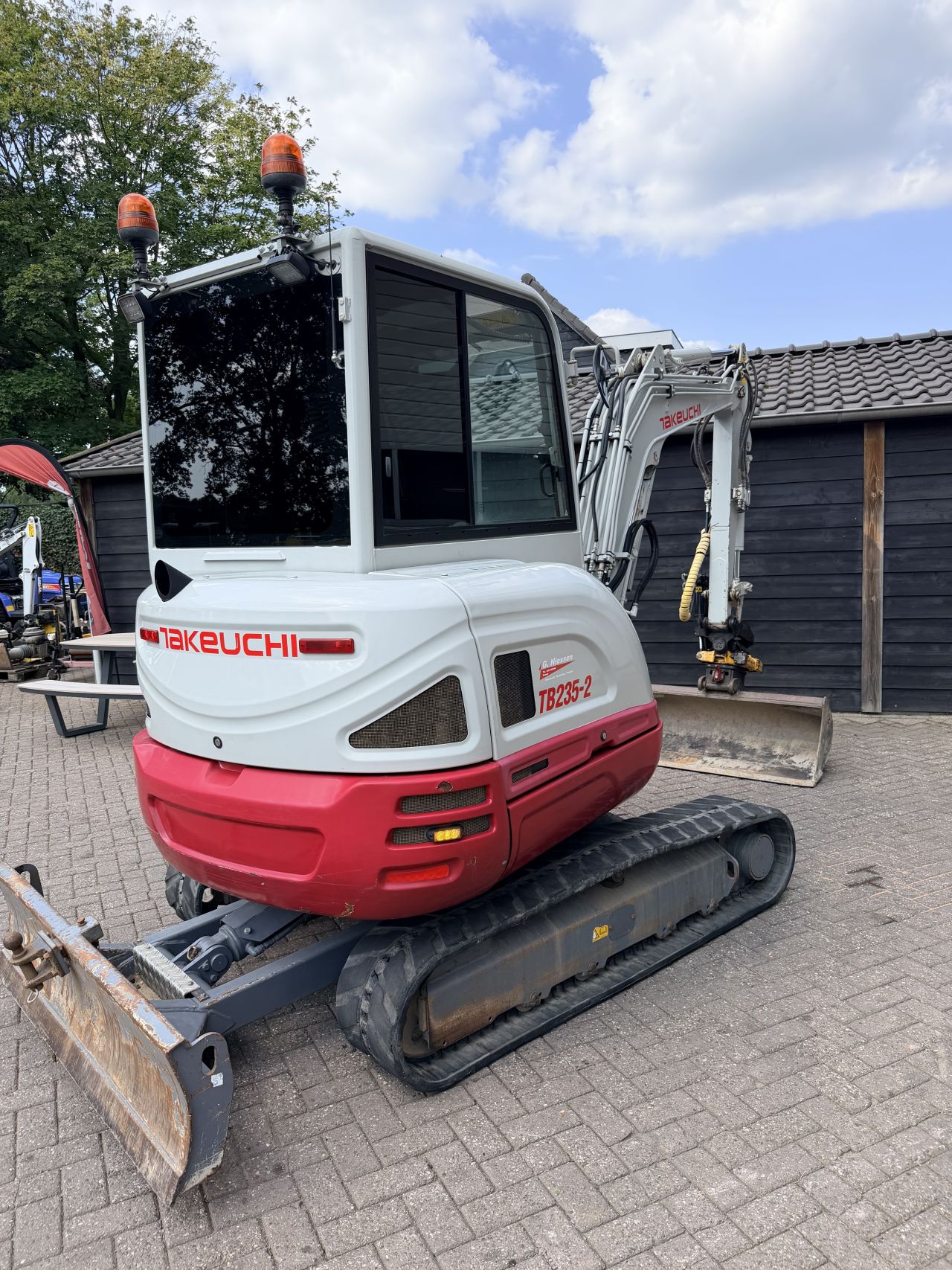 Takeuchi tb235-2 met engcon draaikantelstuk