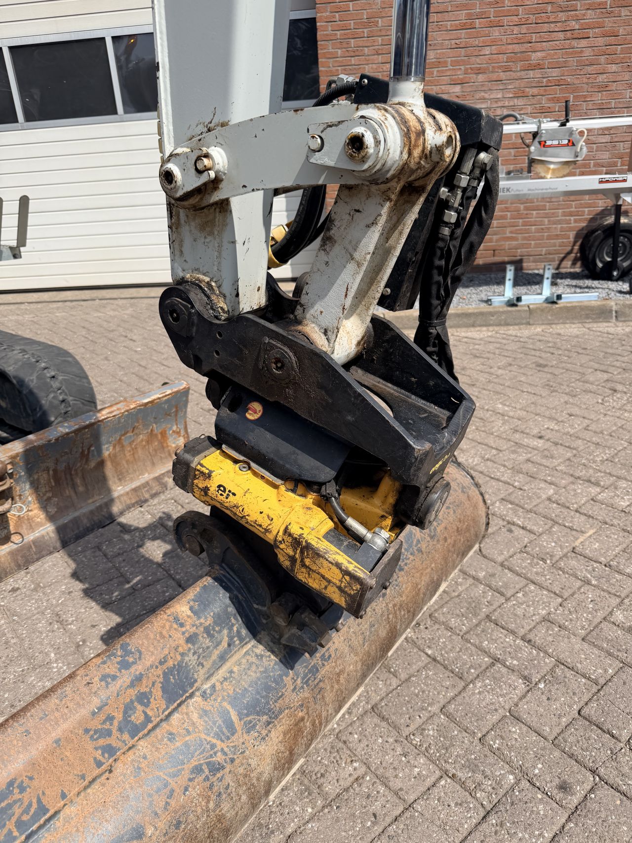 Takeuchi tb235-2 met engcon draaikantelstuk
