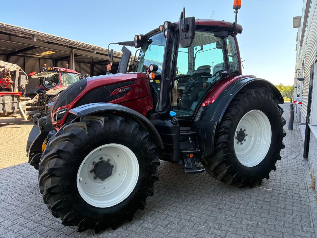 Valtra N174 Direct tractor