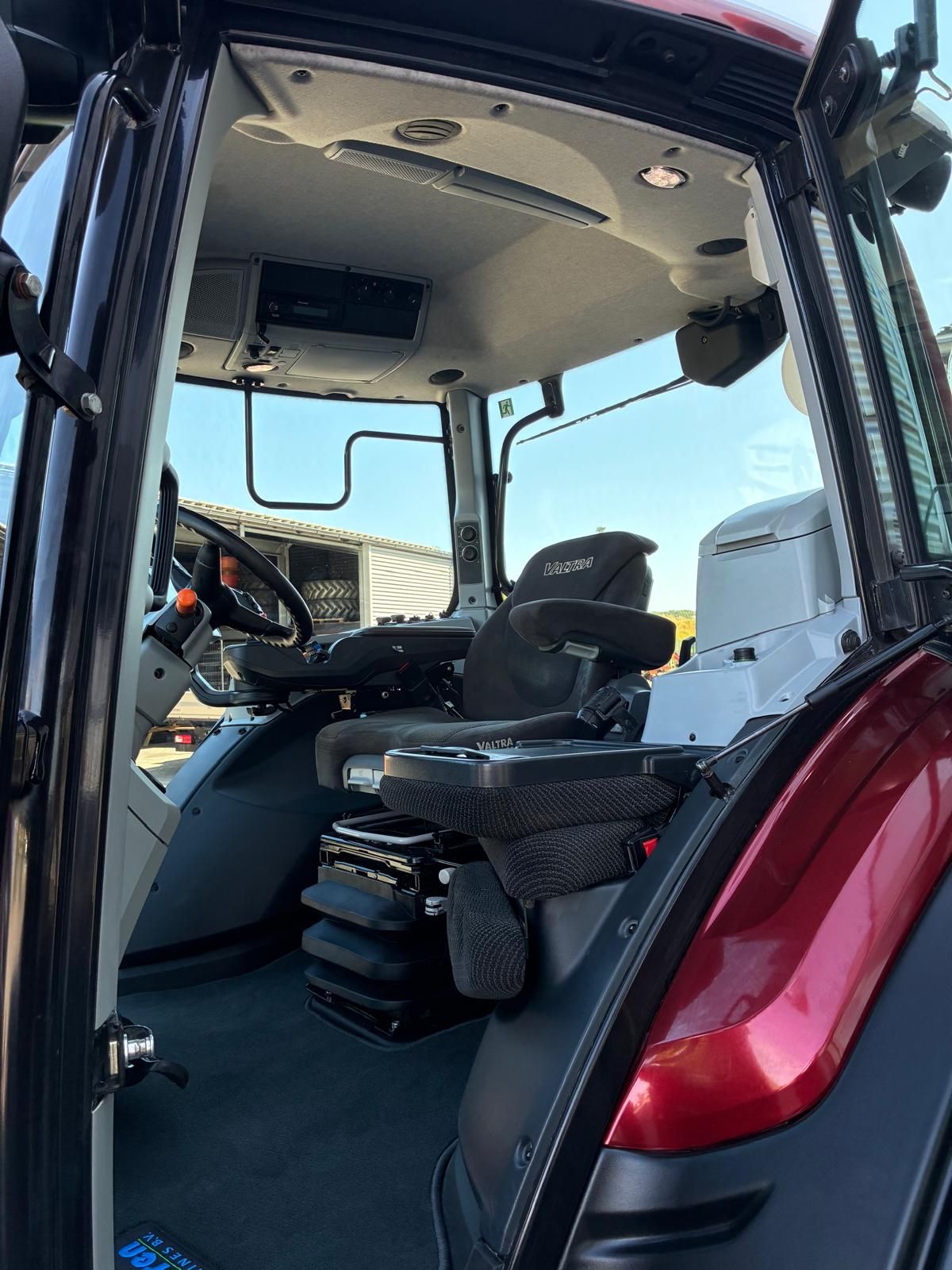 Valtra N174 Direct tractor