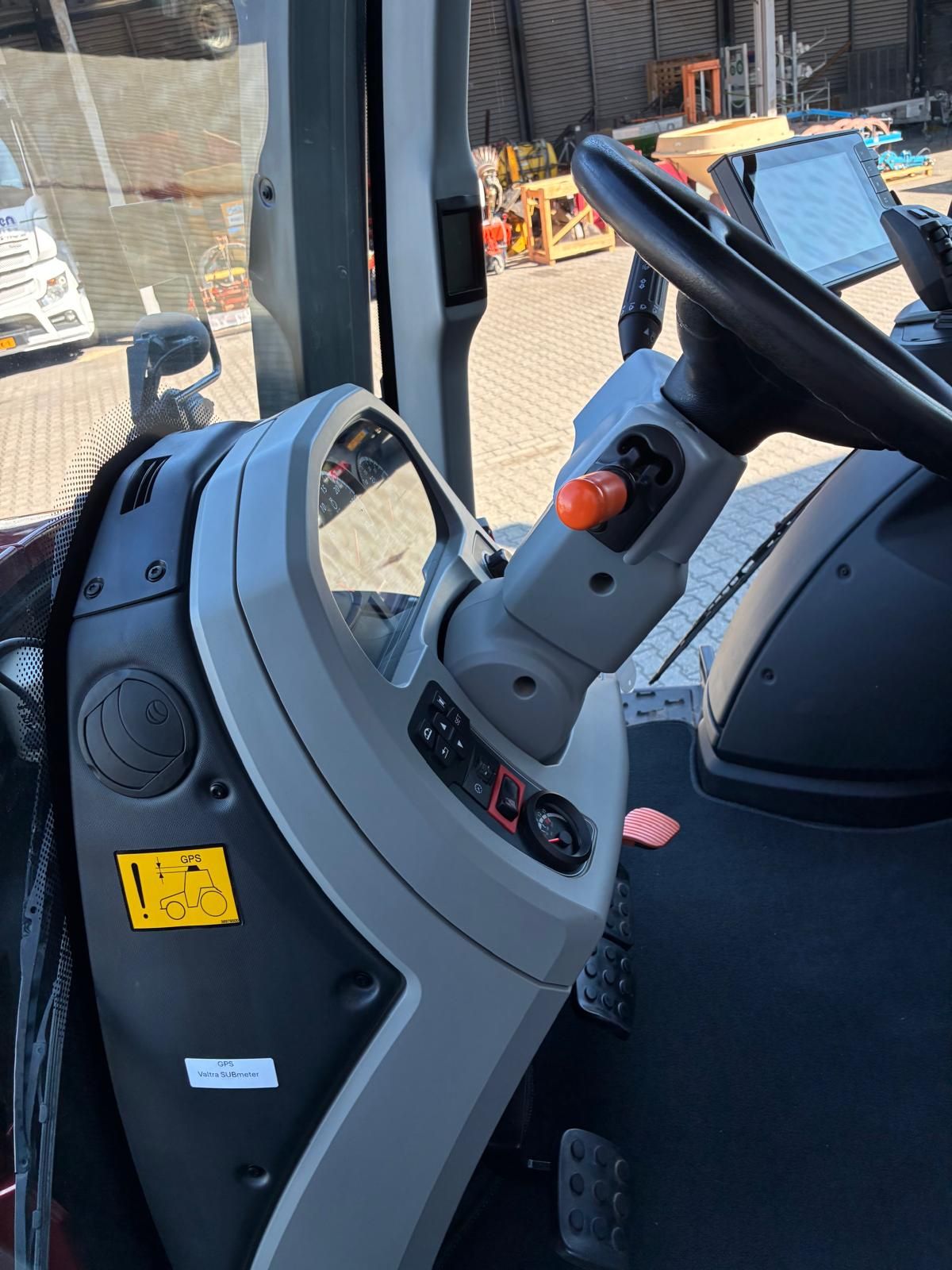 Valtra N174 Direct tractor