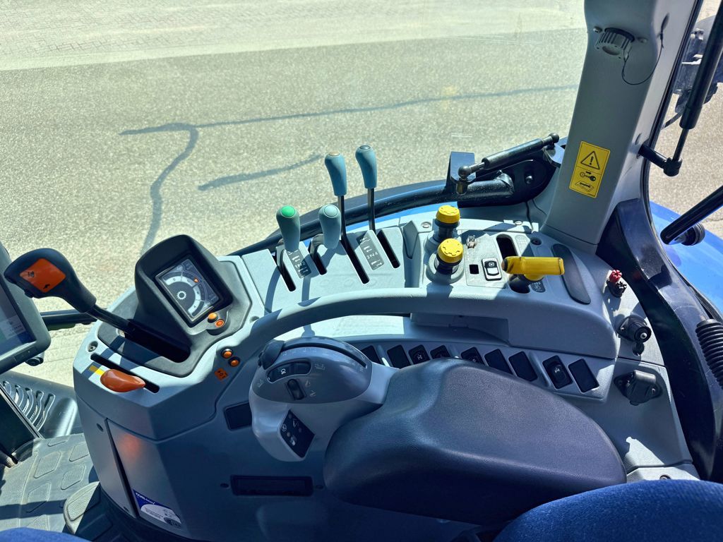 New Holland T6.165 Electro Command