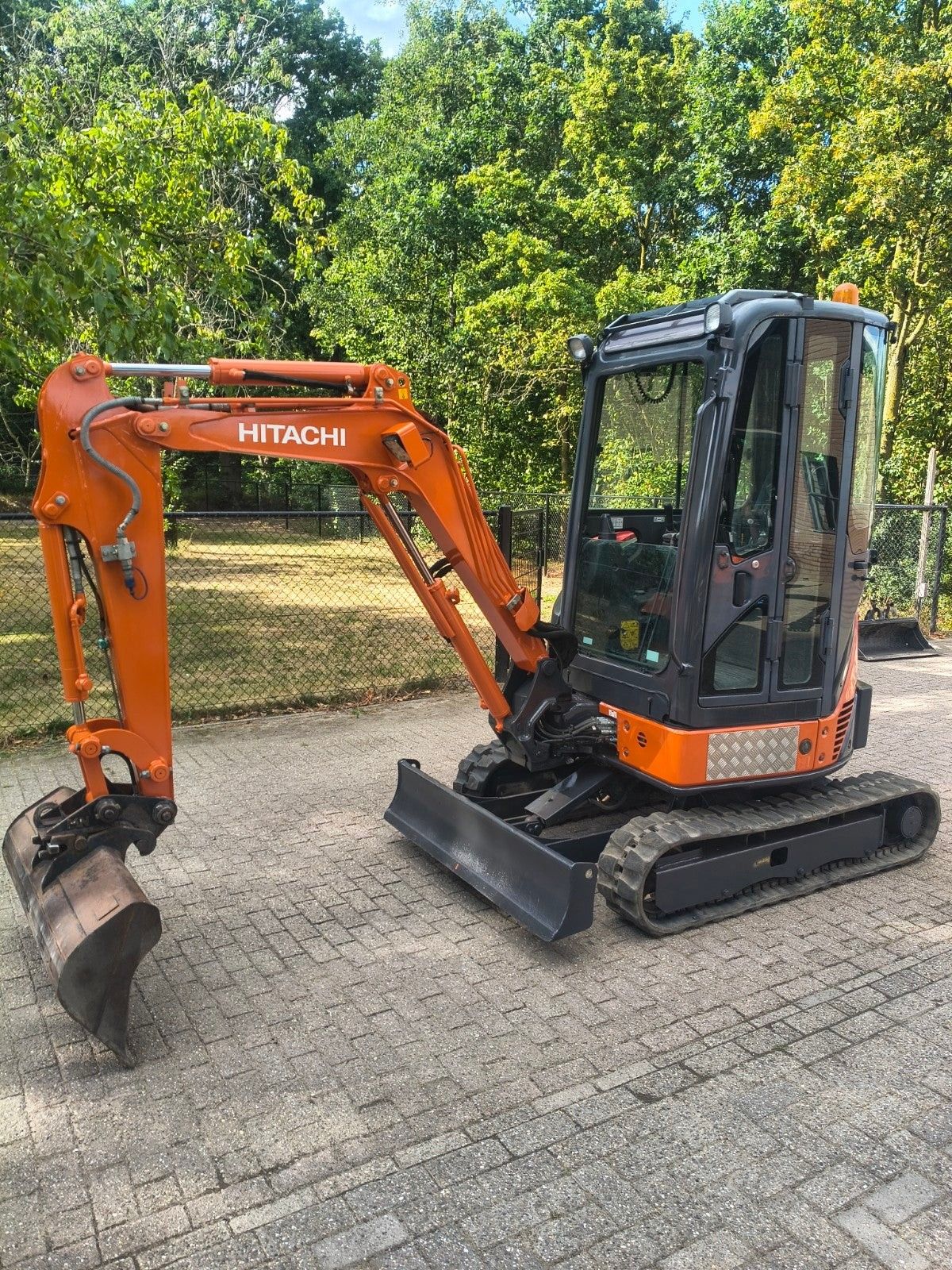 Hitachi zx22u minigraver 2.5 ton