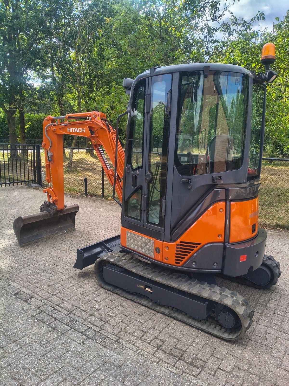 Hitachi zx22u minigraver 2.5 ton