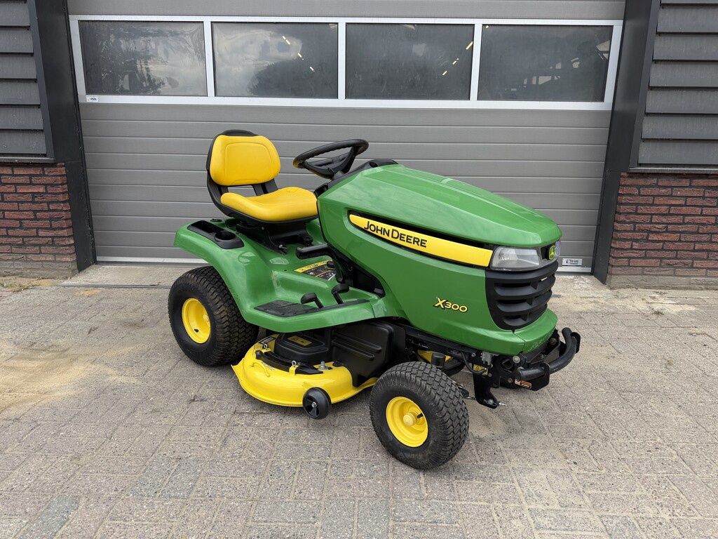 John Deere X300 Zitmaaier nieuw maaidek