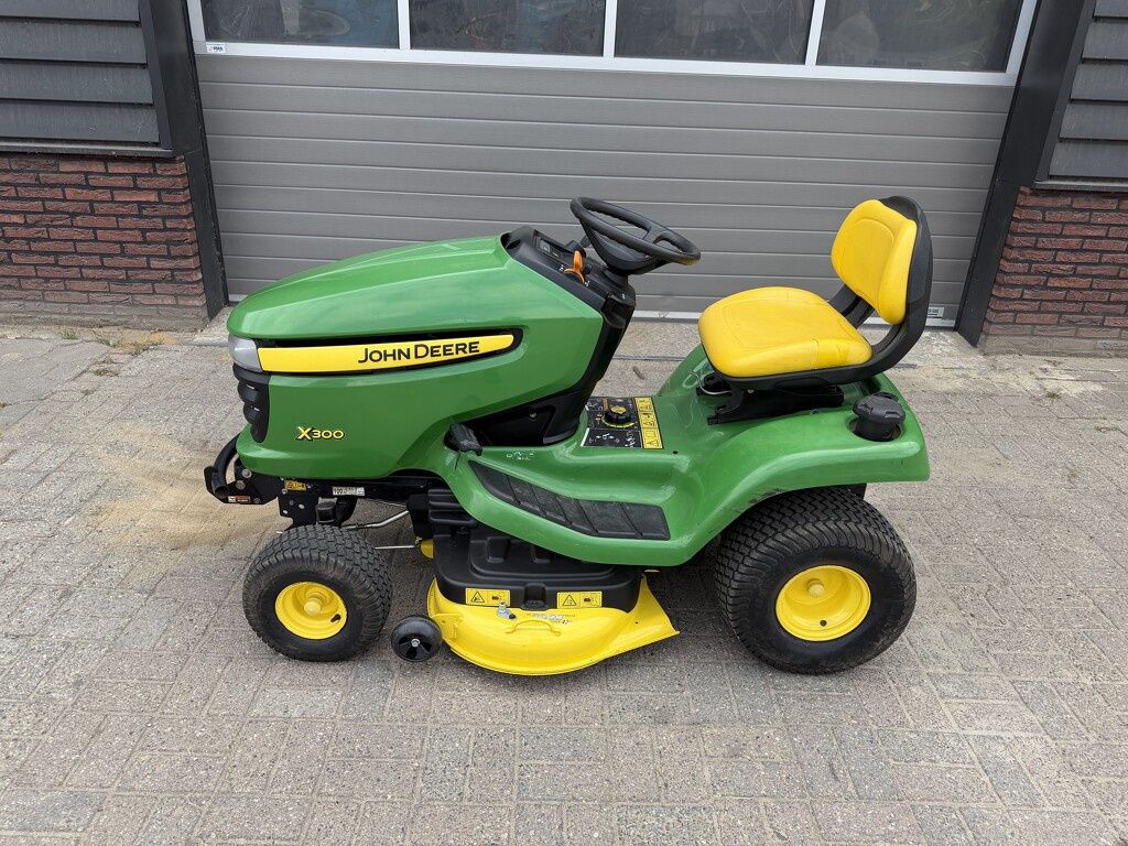 John Deere X300 Zitmaaier nieuw maaidek