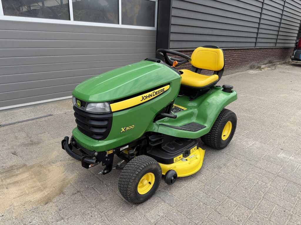 John Deere X300 Zitmaaier nieuw maaidek