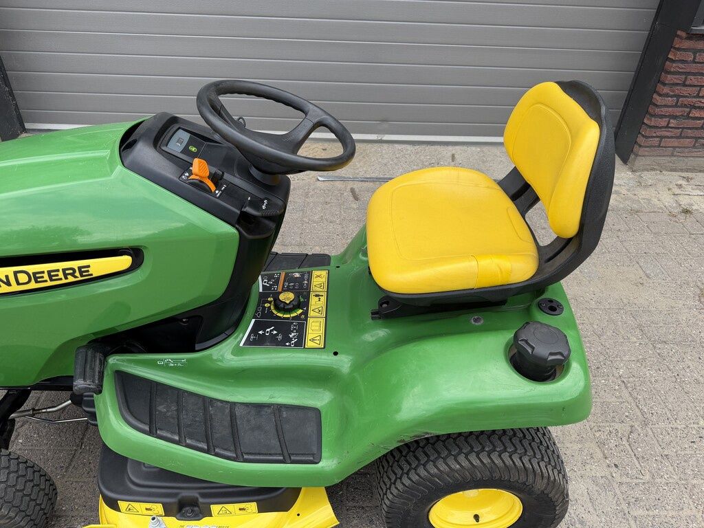 John Deere X300 Zitmaaier nieuw maaidek