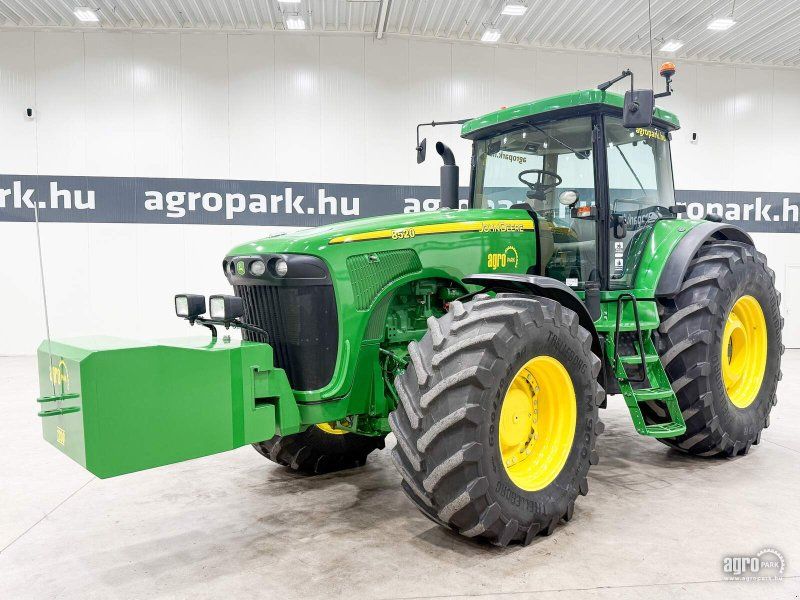 John Deere 8520