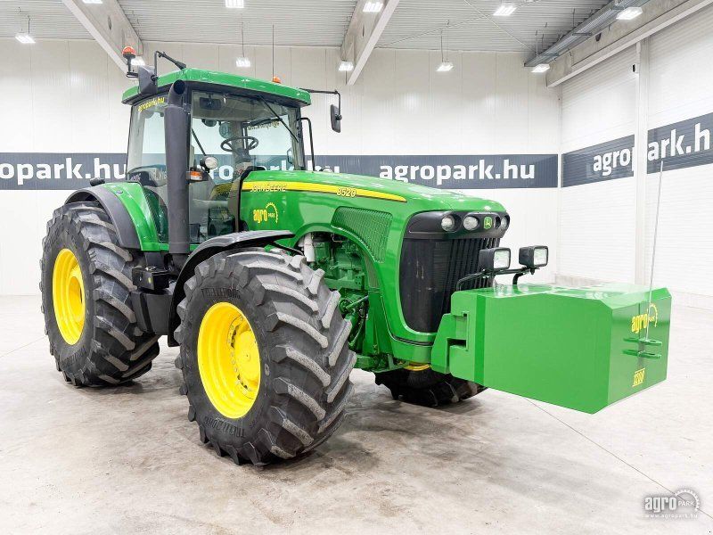 John Deere 8520
