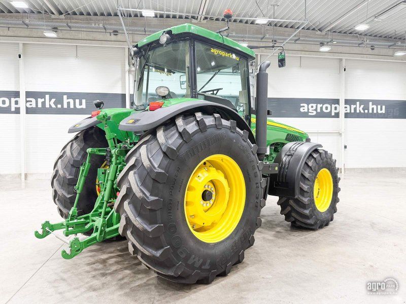 John Deere 8520