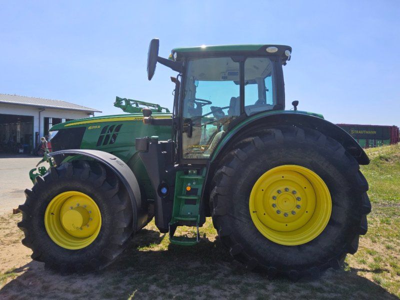 John Deere 6215R