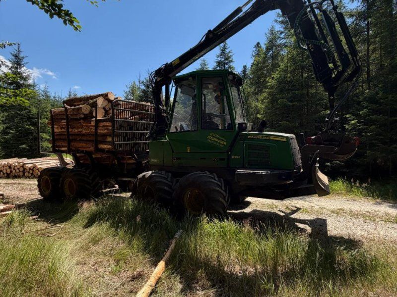 John Deere 810E