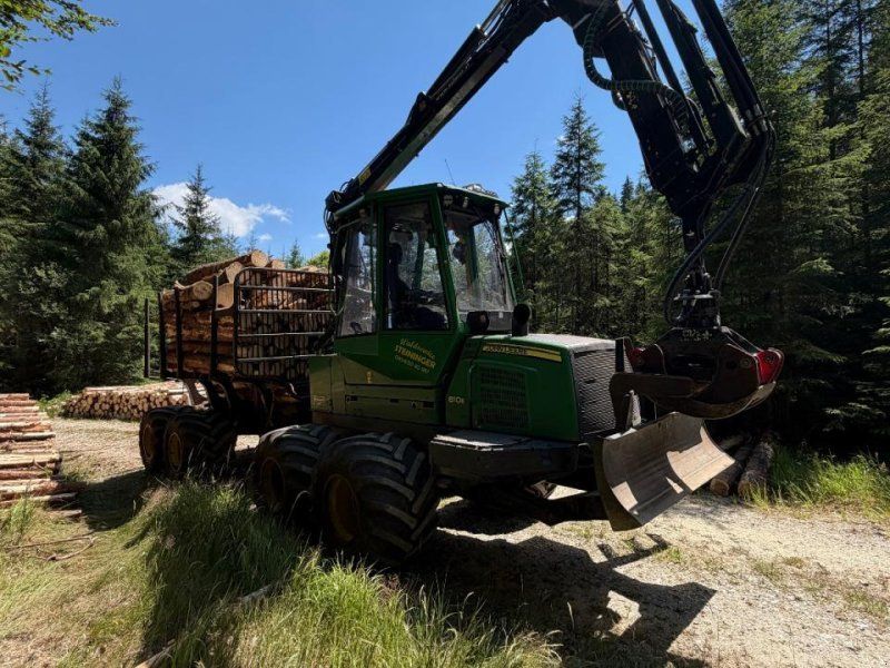 John Deere 810E