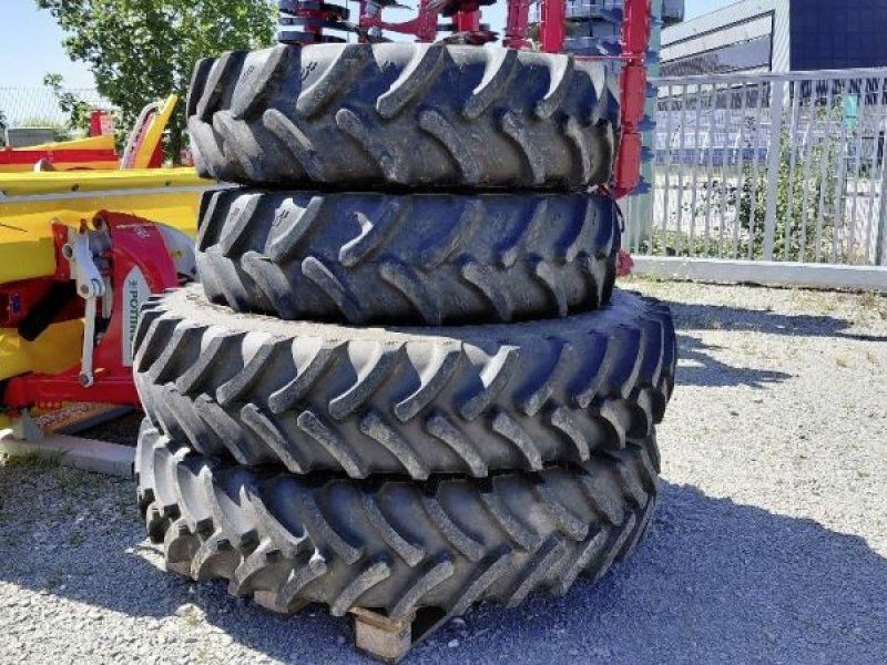 Alliance 380/85 R30 + 380/90 R46