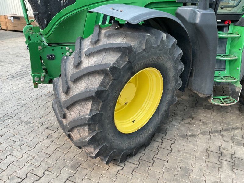 John Deere 6210R