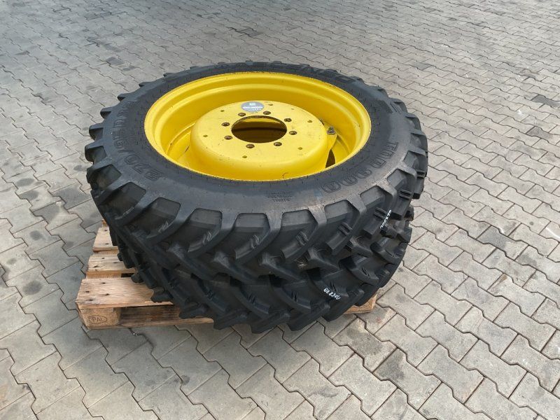 270/95R32
