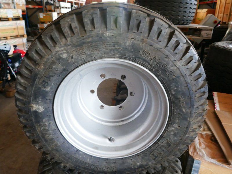 BKT 19.0/45-17 Kompletträder