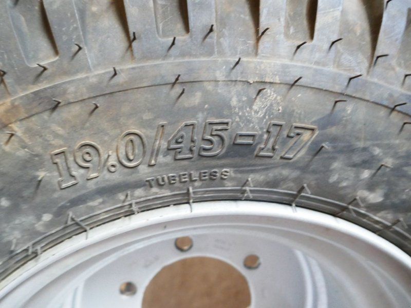 BKT 19.0/45-17 Kompletträder