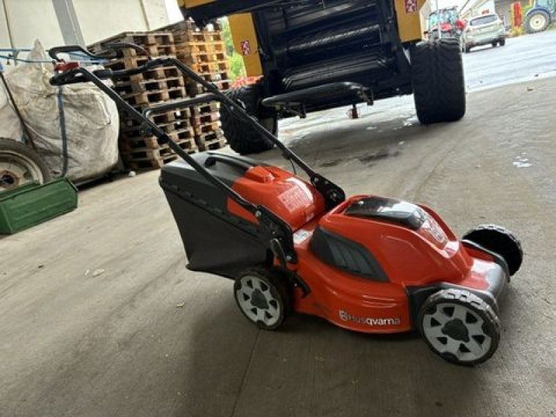 Husqvarna Rasenmäher LC141i inkl. Akku und Ladegerät!