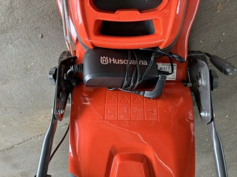 Husqvarna Rasenmäher LC141i inkl. Akku und Ladegerät!