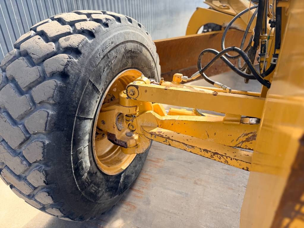 CAT 140M2