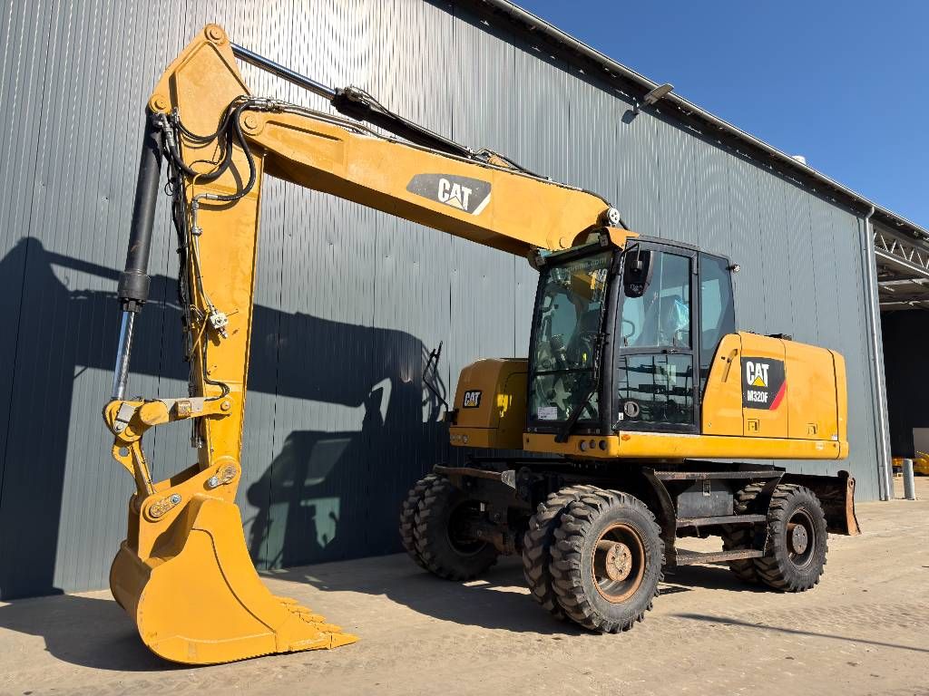 CAT M320F