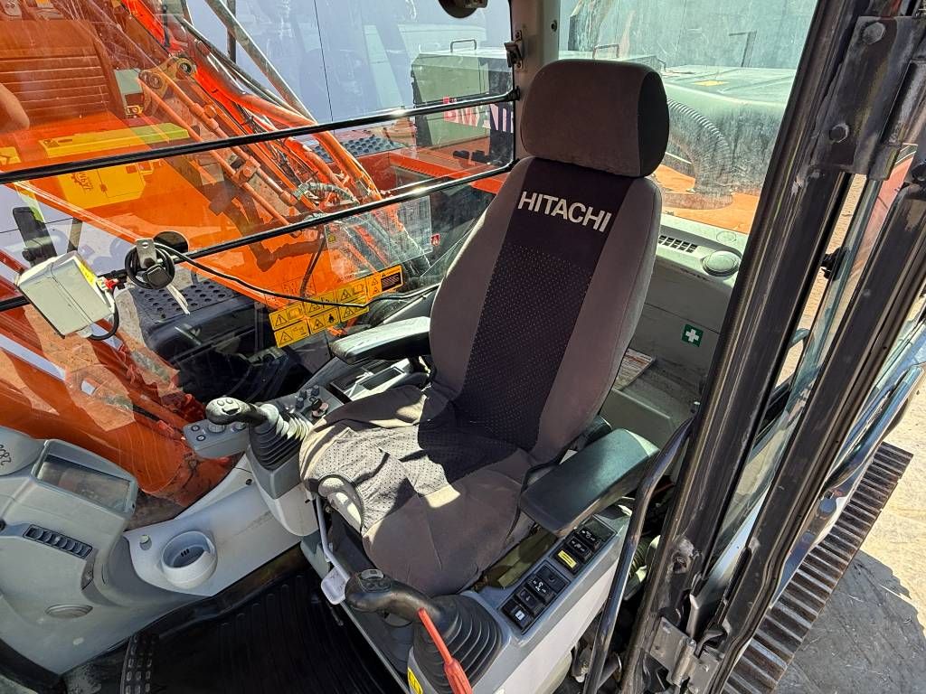 Hitachi ZX210-5B - Hammer Lines / Automatic Greasing