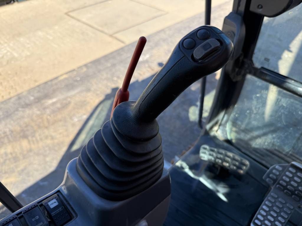 Hitachi ZX210-5B - Hammer Lines / Automatic Greasing