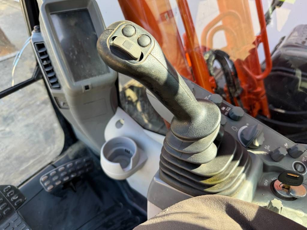 Hitachi ZX210-5B - Hammer Lines / Automatic Greasing